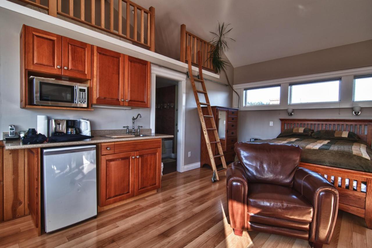 Birds Of A Feather Victoria Oceanfront Studio Suites Colwood Екстер'єр фото