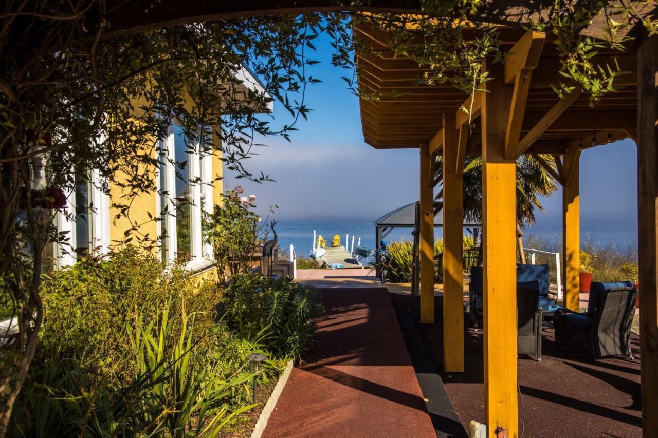 Birds Of A Feather Victoria Oceanfront Studio Suites Colwood Екстер'єр фото