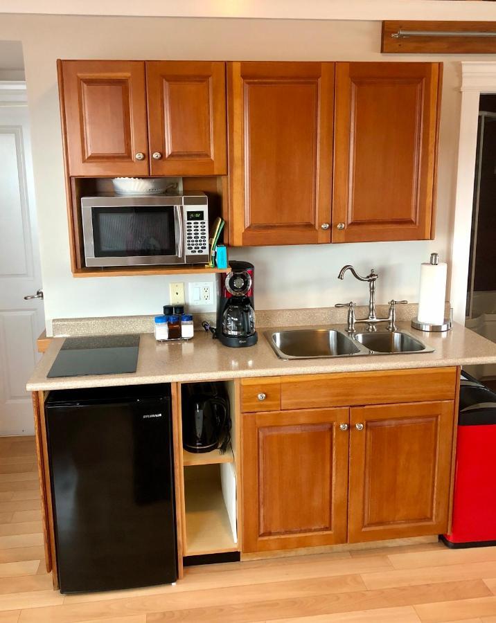 Birds Of A Feather Victoria Oceanfront Studio Suites Colwood Екстер'єр фото
