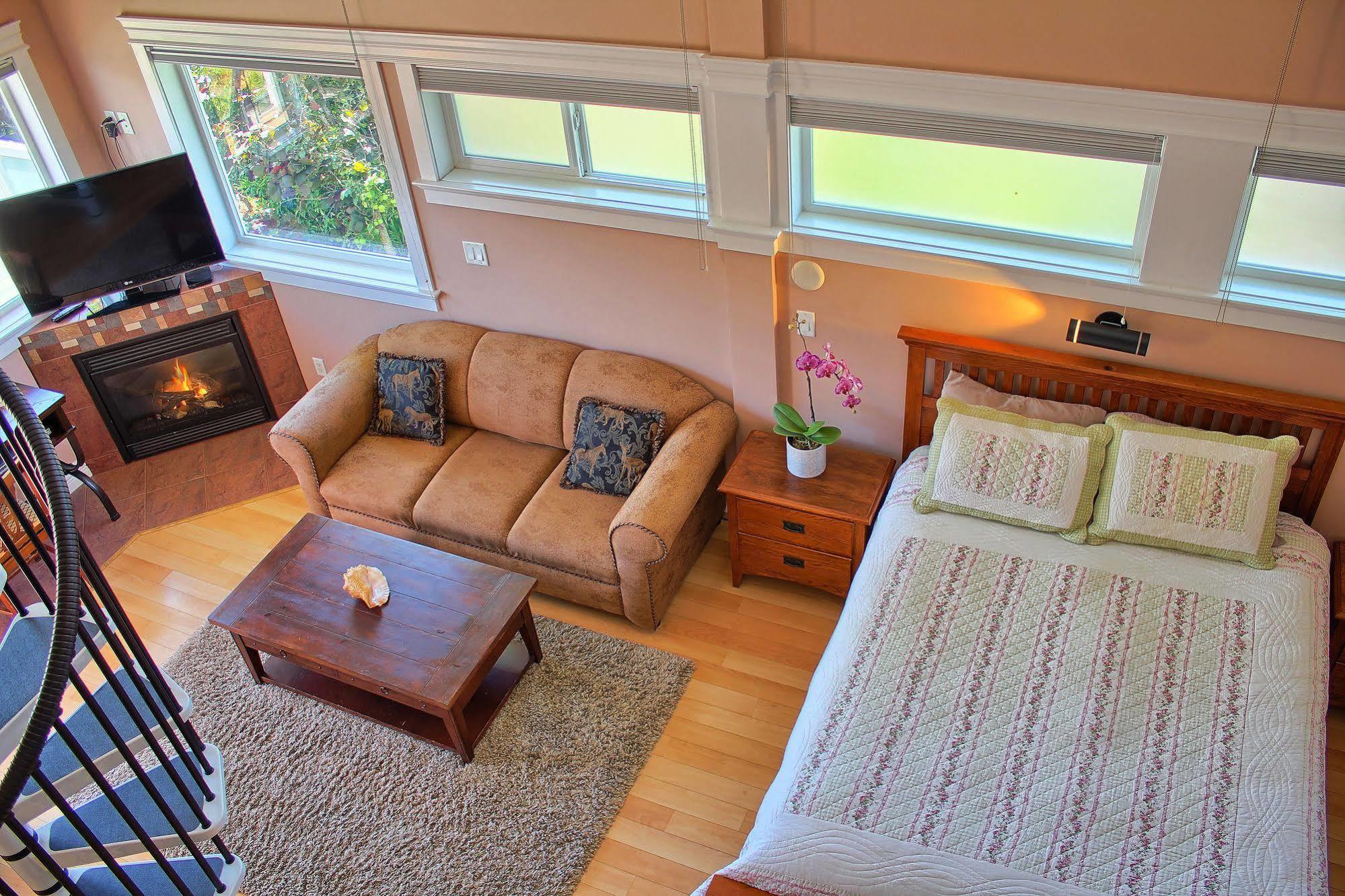 Birds Of A Feather Victoria Oceanfront Studio Suites Colwood Екстер'єр фото