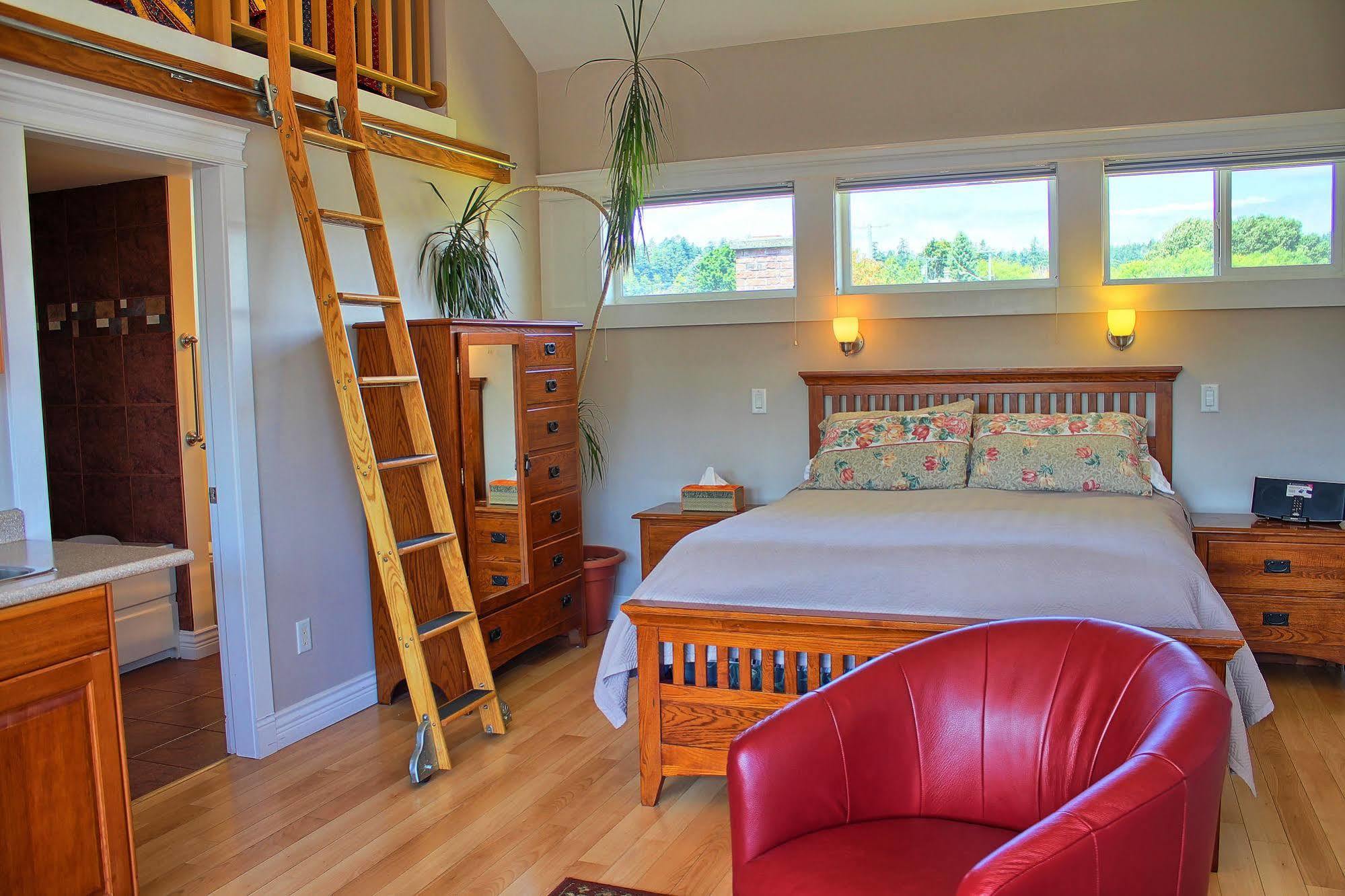 Birds Of A Feather Victoria Oceanfront Studio Suites Colwood Екстер'єр фото