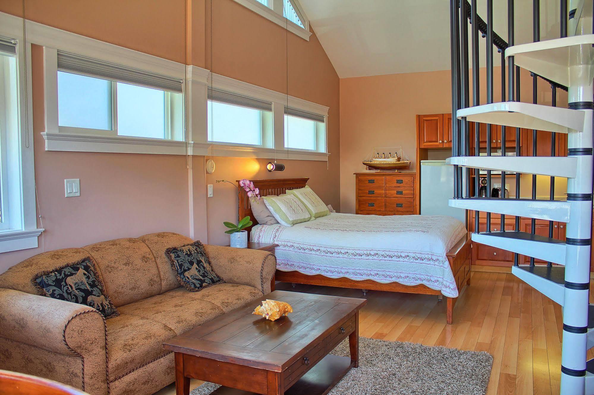 Birds Of A Feather Victoria Oceanfront Studio Suites Colwood Екстер'єр фото