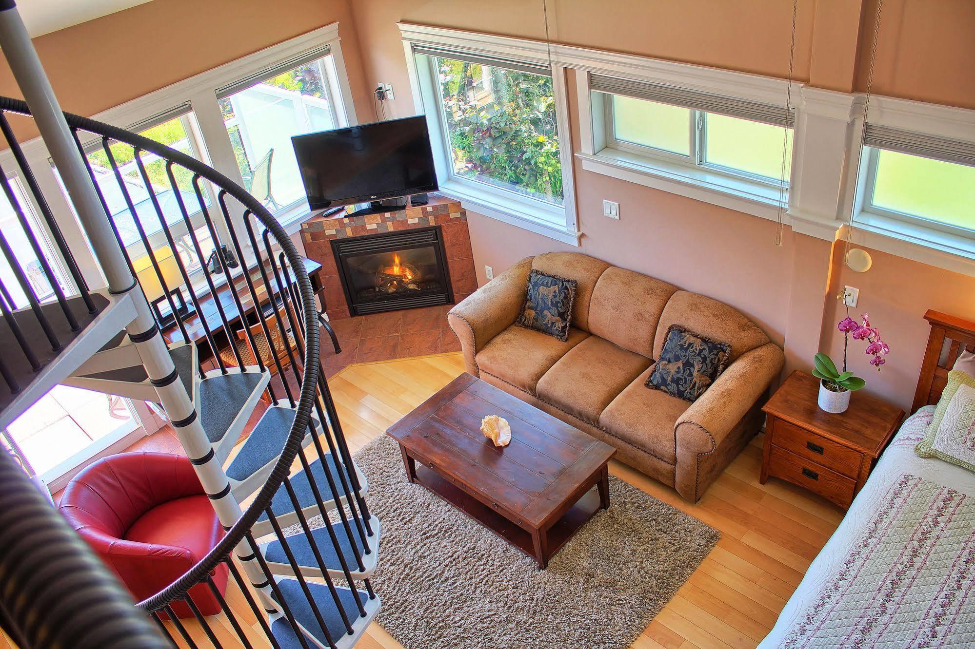 Birds Of A Feather Victoria Oceanfront Studio Suites Colwood Екстер'єр фото