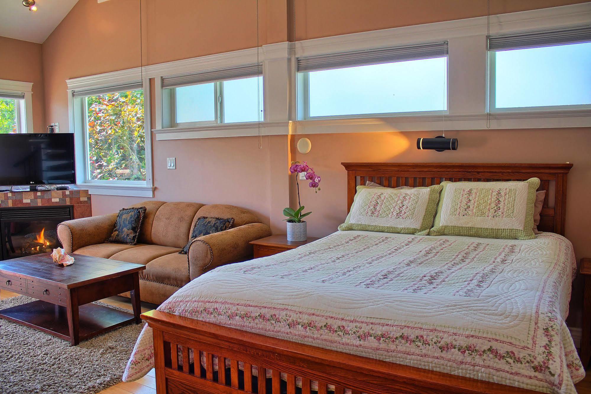 Birds Of A Feather Victoria Oceanfront Studio Suites Colwood Екстер'єр фото