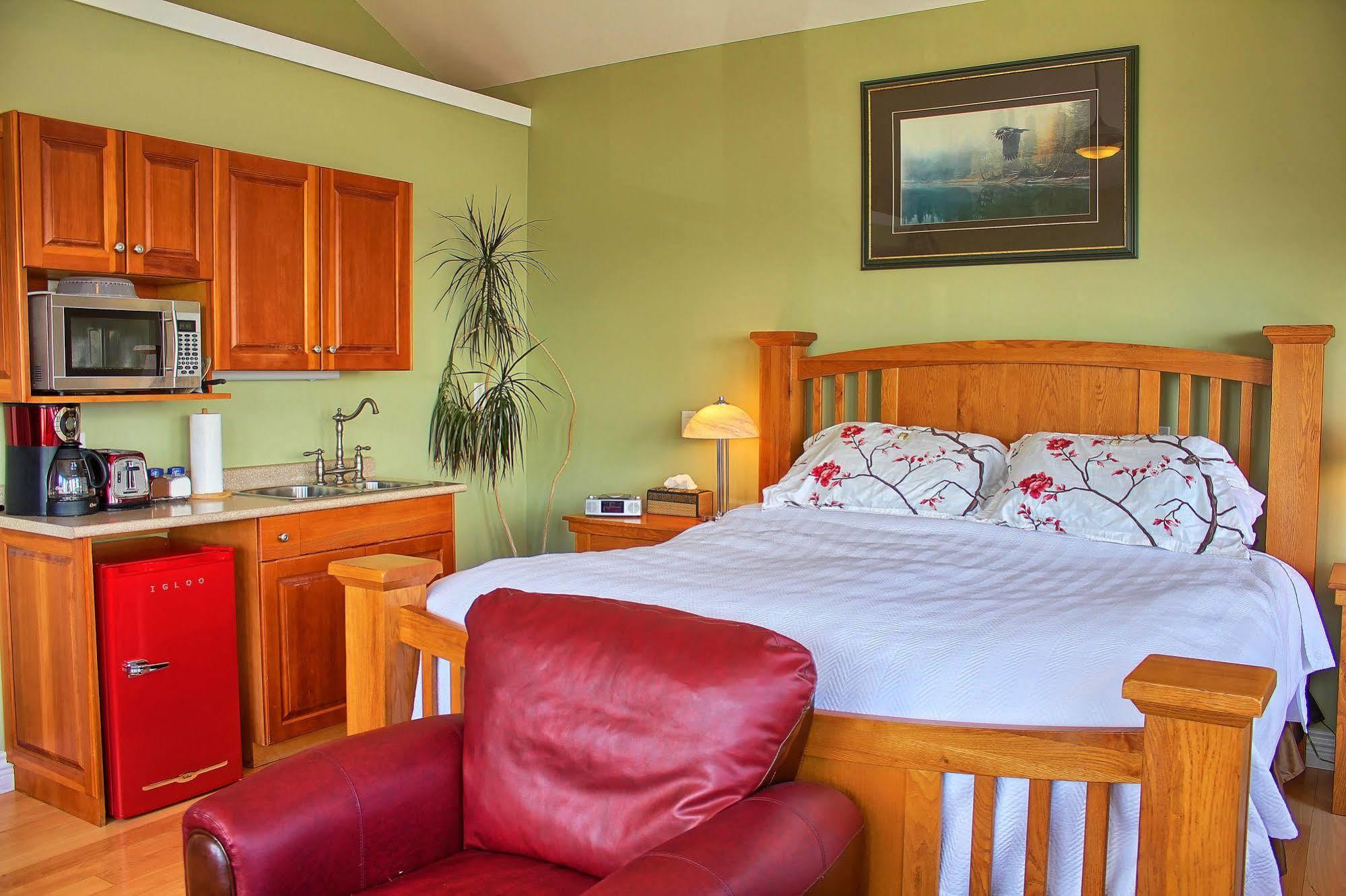 Birds Of A Feather Victoria Oceanfront Studio Suites Colwood Екстер'єр фото